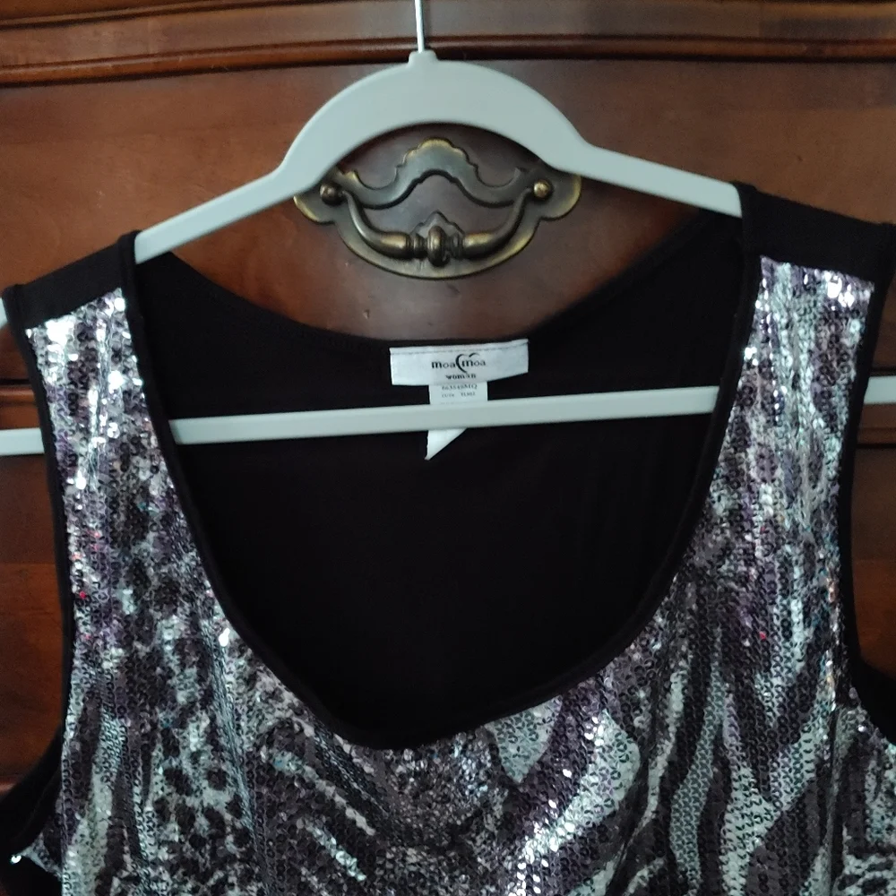 Moa Moa woman sleeveless sequin top. Black/silver. Size 3X - Picture 6 of 7